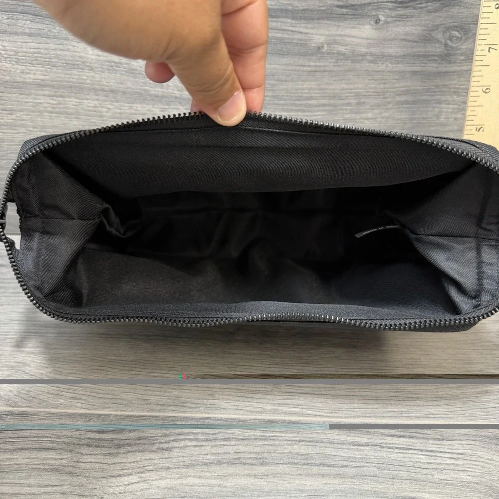Henry Rose Limited Ed Large Black Stand-Up Zippered Makeup Cosmetic Toiletry Bag